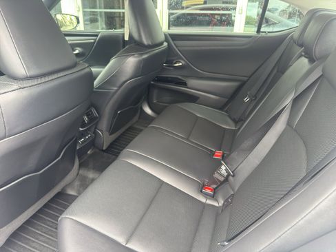 Used 2022 Lexus ES 300h w/ Premium Package image 8