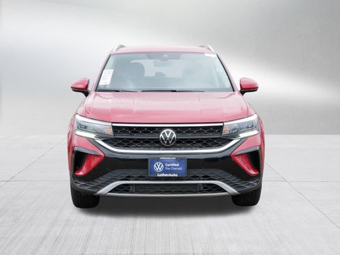 Certified 2024 Volkswagen Taos SE image 2