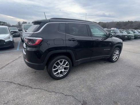 Used 2024 Jeep Compass Latitude AWD/4WD image 18