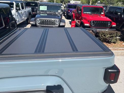 Certified 2024 Jeep Gladiator Sport AWD/4WD image 7