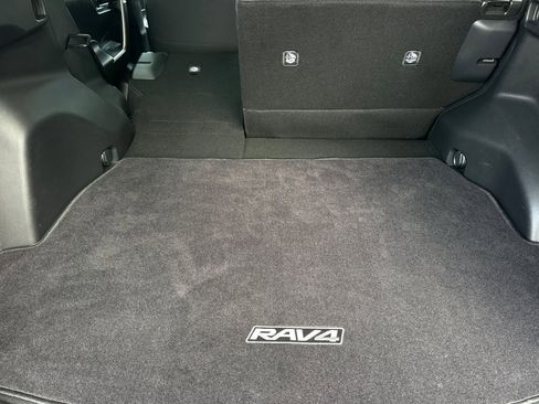 Used 2021 Toyota RAV4 XLE w/ Carpet Mat Package (TMS) image 14