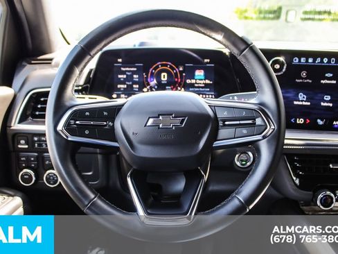 Used 2025 Chevrolet Suburban Z71 AWD/4WD image 27