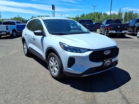 Used 2025 Ford Escape Active AWD/4WD image 7