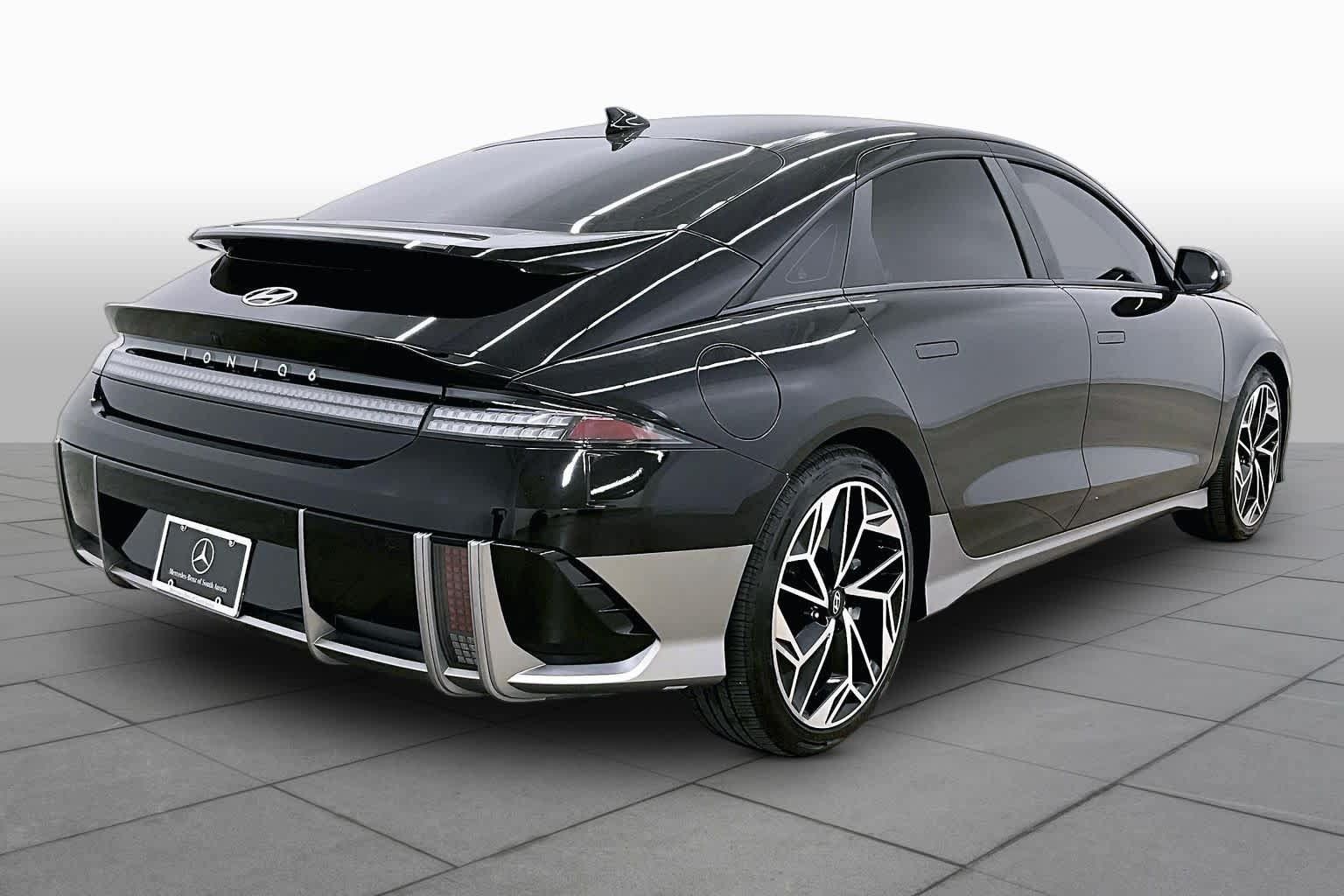 Used 2024 Hyundai Ioniq 6 SEL AWD/4WD image 12