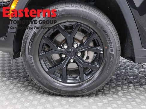 Used 2025 Jeep Grand Cherokee Altitude AWD/4WD image 33