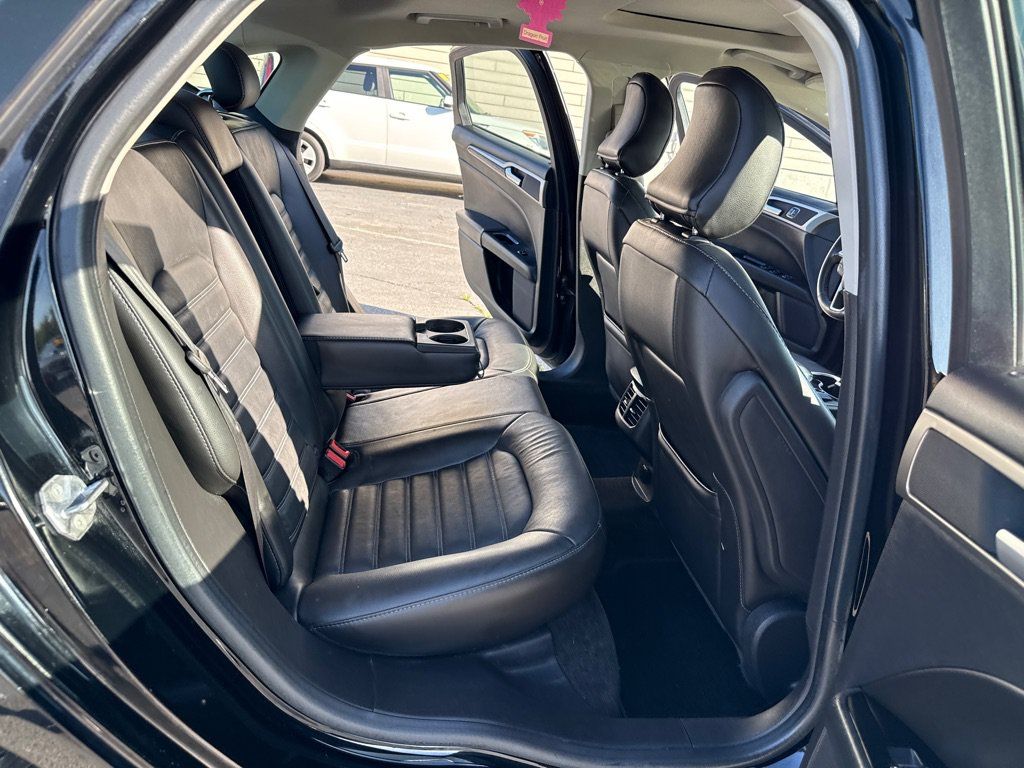 Used 2016 Ford Fusion SE w/ Equipment Group 202A FWD image 11