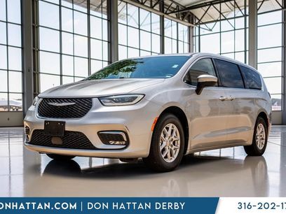Used 2023 Chrysler Pacifica Touring-L