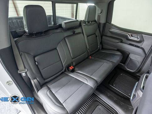 Used 2025 GMC Sierra 1500 SLT w/ SLT Premium Plus Package AWD/4WD image 38