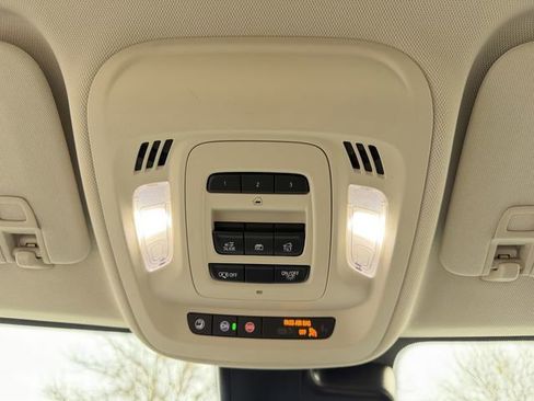 Used 2023 Buick Envision Avenir image 21