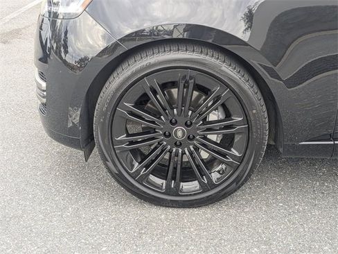 Used 2024 Land Rover Range Rover Long Wheelbase SE image 10