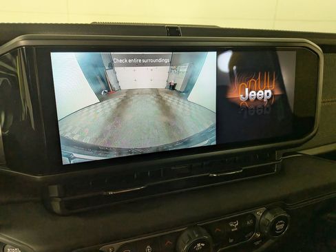 Used 2025 Jeep Wrangler Unlimited Rubicon image 27