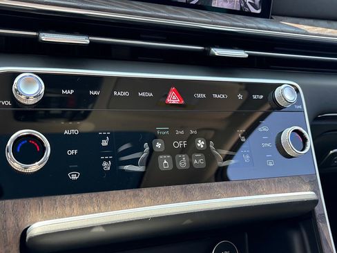 New 2026 Genesis GV80 2.5T Prestige image 18