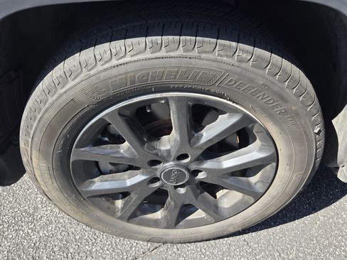 Used 2014 Jeep Cherokee Latitude w/ Comfort/Convenience Group image 30