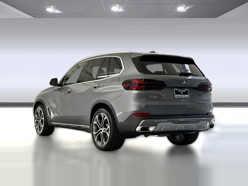 Used 2026 BMW X5 sDrive40i RWD image 3