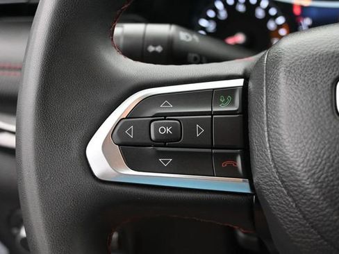 Used 2025 Jeep Compass Trailhawk AWD/4WD image 29