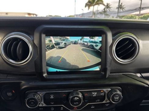 Used 2022 Jeep Wrangler Unlimited Sahara AWD/4WD image 14