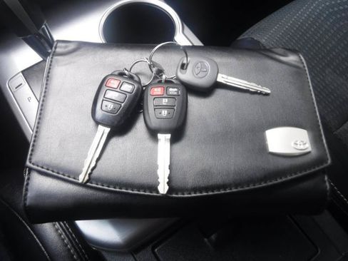 Used 2013 Toyota Camry SE FWD image 37