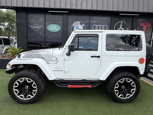 Used 2017 Jeep Wrangler Sahara AWD/4WD image 7