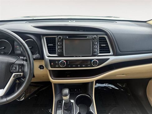 Used 2017 Toyota Highlander XLE w/ Protection Package #3 image 11