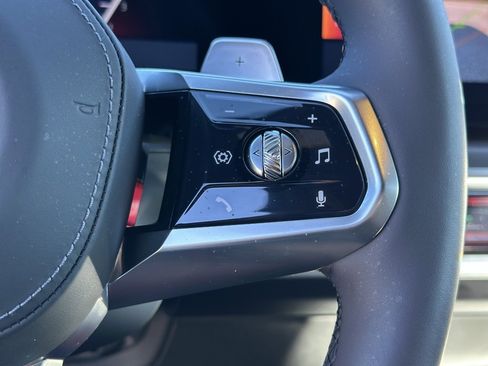 Used 2025 BMW 740i xDrive w/ Executive Package image 35