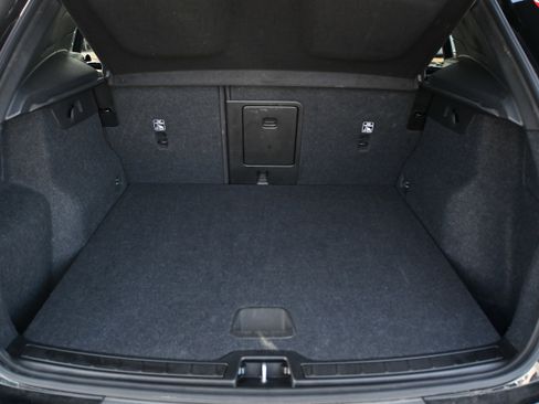 Used 2025 Volvo XC40 B5 Core image 14