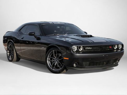 Used 2018 Dodge Challenger R/T Plus image 4