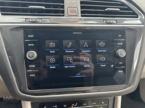 Certified 2023 Volkswagen Tiguan SE AWD/4WD image 12
