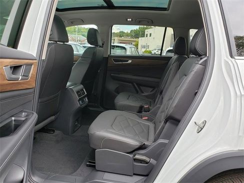 New 2026 Volkswagen Atlas SE image 8