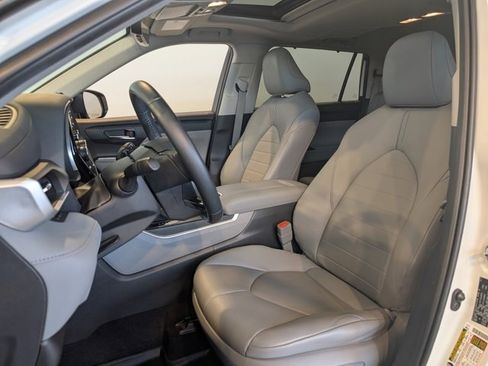 Used 2020 Toyota Highlander XLE image 13