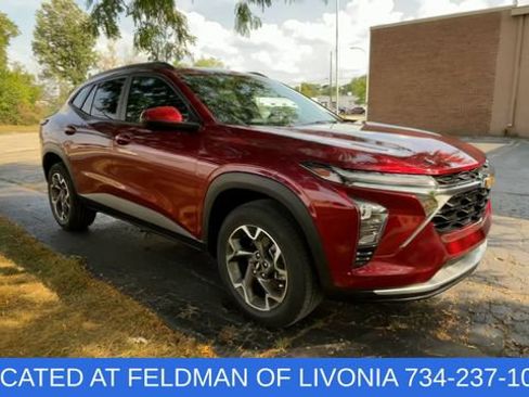 Used 2024 Chevrolet Trax LT w/ Driver Confidence Package FWD image 2