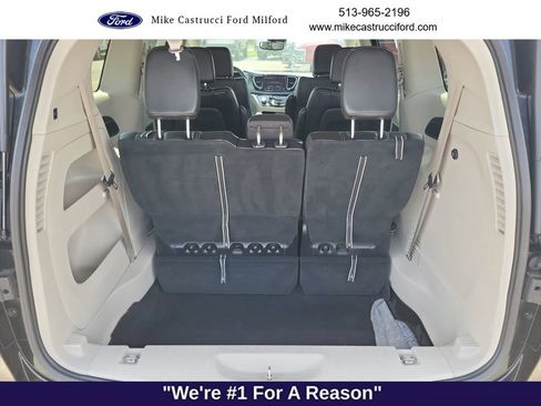 Used 2023 Chrysler Pacifica Touring-L FWD image 26