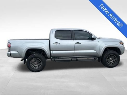 Used 2022 Toyota Tacoma TRD Sport w/ TRD Premium Sport Package image 8