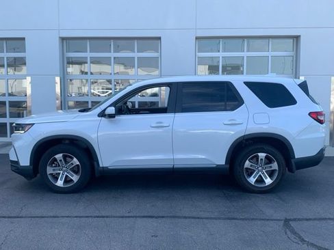 Used 2024 Honda Pilot EX-L image 3