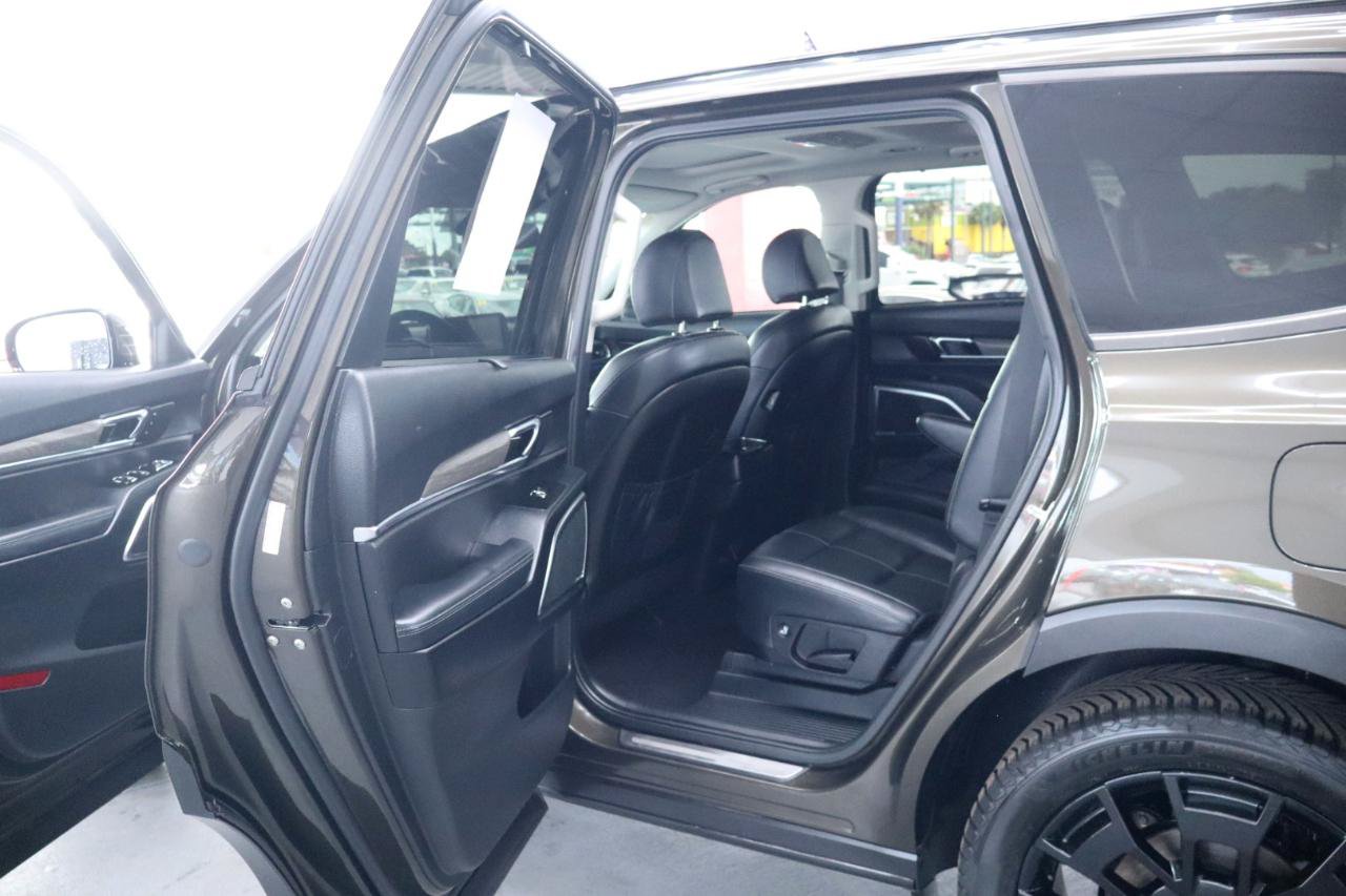 Used 2022 Kia Telluride SX w/ Nightfall Edition Package AWD/4WD image 32