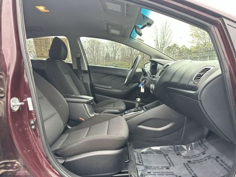 Used 2017 Kia Forte LX image 25