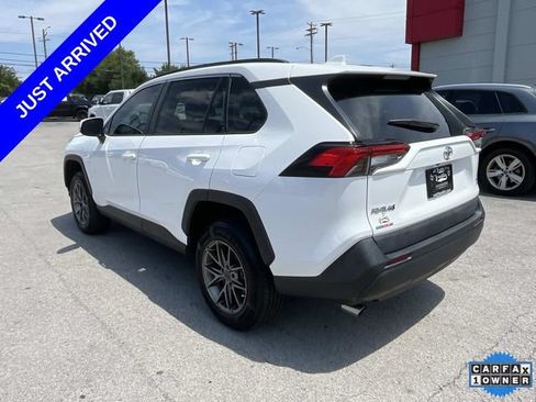 Used 2021 Toyota RAV4 LE AWD/4WD image 16