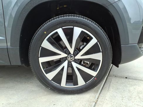 Used 2023 Volkswagen Taos SE FWD image 9