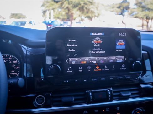 Used 2023 Nissan Pathfinder SL w/ Lighting Package (N92) image 15