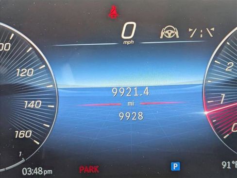 Used 2025 Mercedes-Benz GLS 580 4MATIC image 3