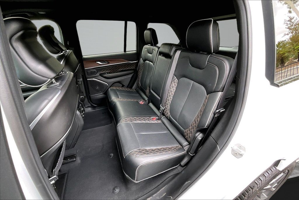 Certified 2025 Jeep Grand Cherokee Summit w/ Obsidian Package AWD/4WD image 18