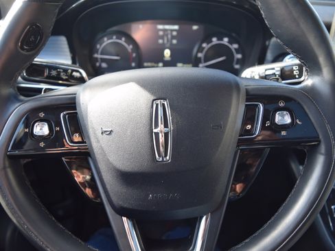 Used 2022 Lincoln Corsair AWD w/ Premium Package image 11
