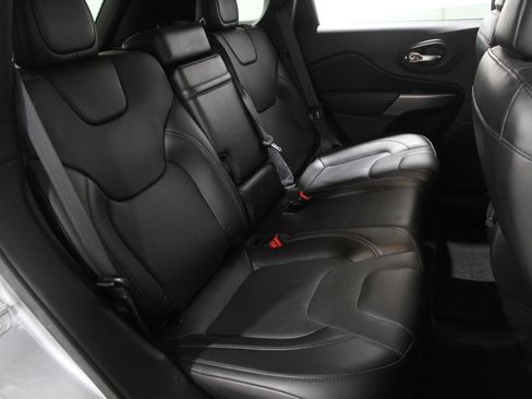 Used 2019 Jeep Cherokee Limited image 17