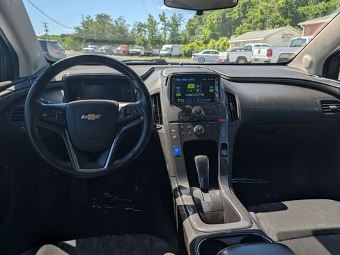 Used 2014 Chevrolet Volt FWD image 10
