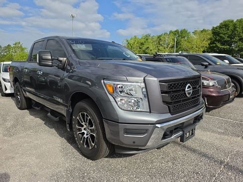 Used 2021 Nissan Titan SV w/ SV Convenience Package image 1
