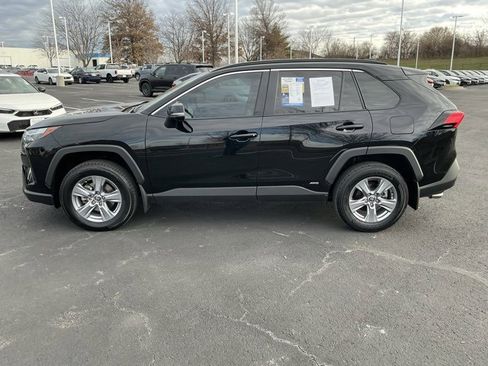 Used 2022 Toyota RAV4 XLE image 9