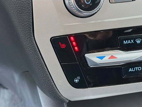 Used 2022 Ford Explorer XLT w/ Equipment Group 202A image 35