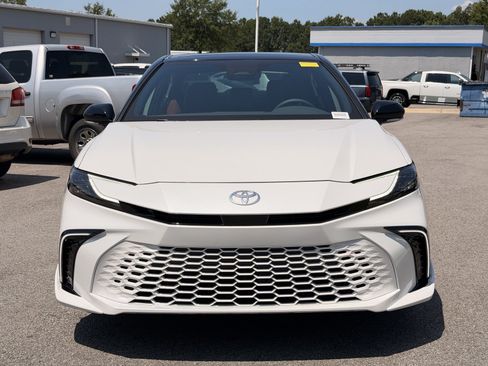 Used 2025 Toyota Camry XSE FWD image 6