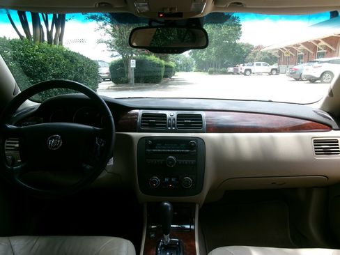 Used 2007 Buick Lucerne CXL w/ Luxury Package FWD image 19