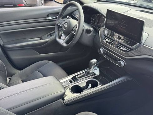 Used 2024 Nissan Altima 2.5 SV w/ SV Premium Package FWD image 12