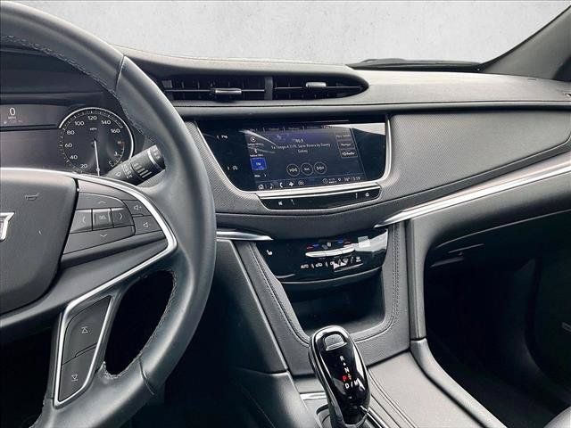 Used 2025 Cadillac XT5 Luxury FWD image 8